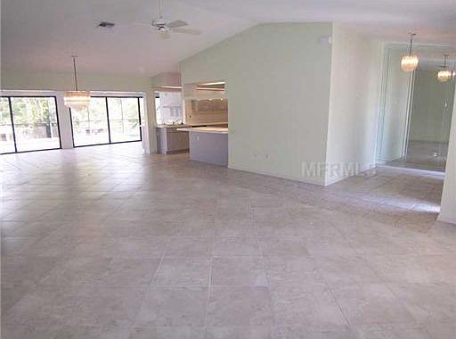3rd image of 1076 Messina Dr
