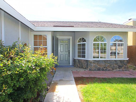 3rd image of 818 W Avenue H5