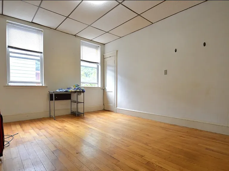 16 Copenger St #2 — Photo 3