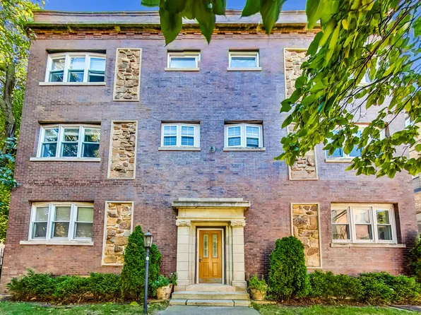 1755 W Belle Plaine Ave #2E, Chicago, IL 60613