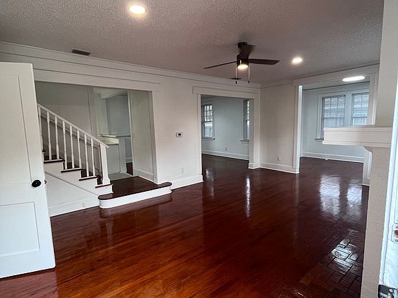 5th image of 3643 Walsh St
