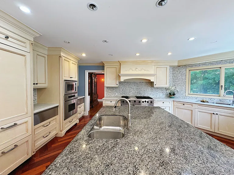 2415 Jarvis St #B4 — Photo 12