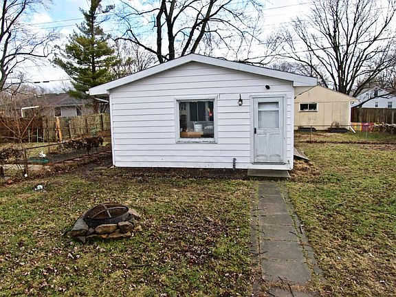 4th image of 824 N Clarkdale Dr