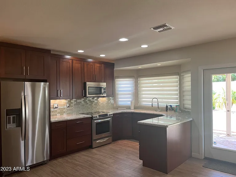 5508 E Kelton Ln — Photo 10