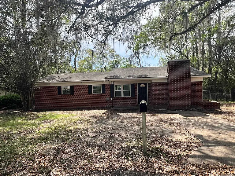 2613 Rippee Rd — Photo 1
