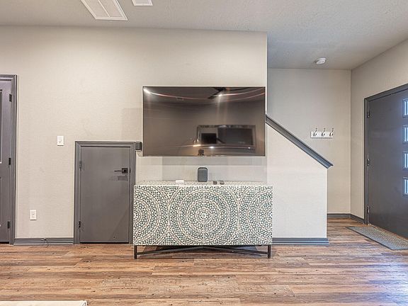4th image of 1451 Associates Ave #1451