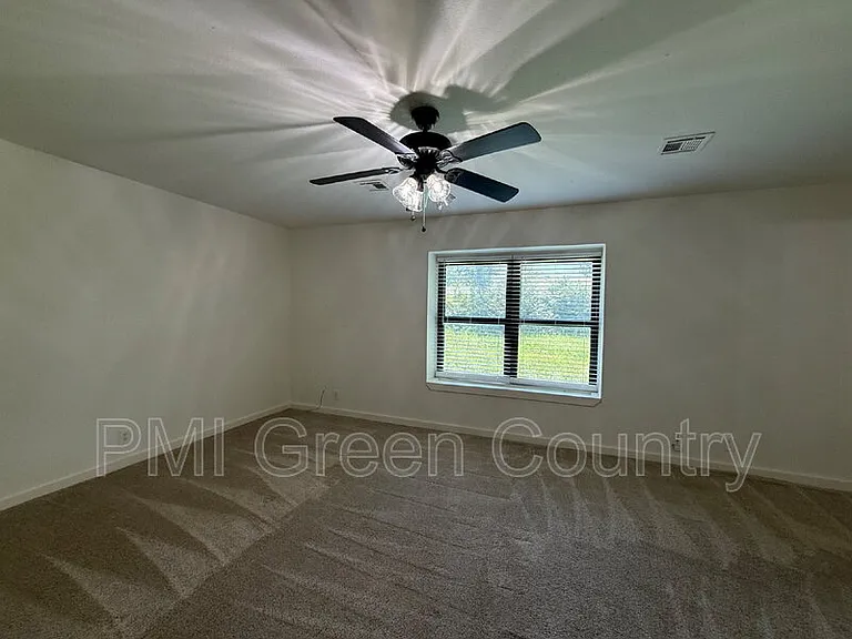 1203 W Austin St — Photo 10