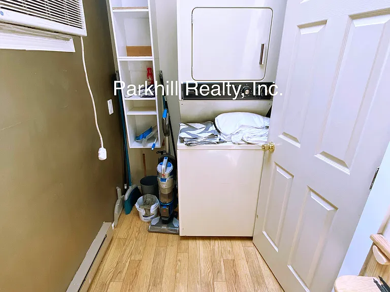 641 George St — Photo 11