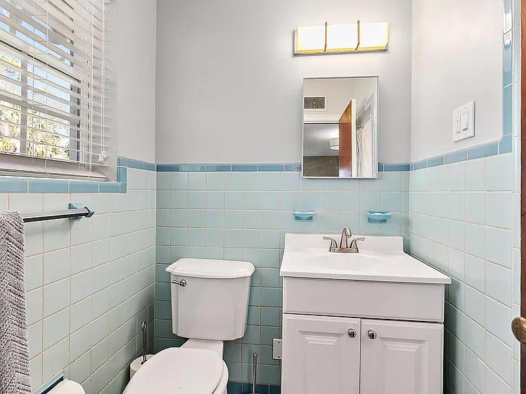 4428 Worth Dr W — Photo 8
