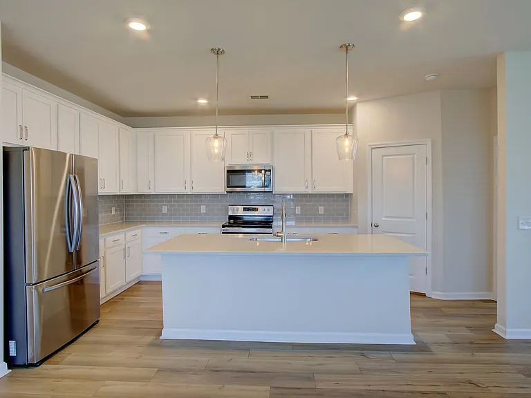 714 McRoy St — Photo 2