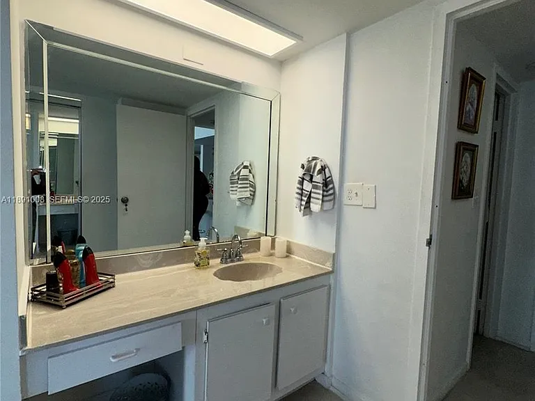 3675 N Country Club Dr — Photo 12