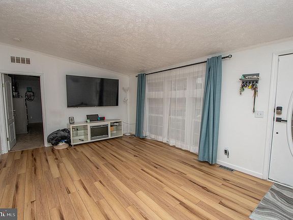 3rd image of 16445 Whitesville Rd