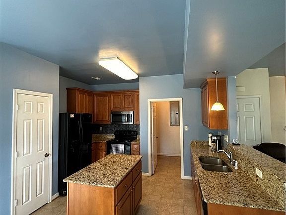 4th image of 3716 Pemberton Ave