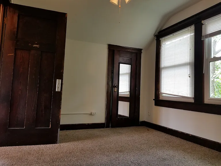 408 E Cottage Grove Ave — Photo 6