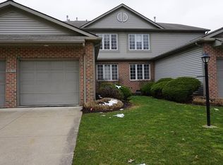 411 Sherbrook Cir NE APT B, North Canton, OH 44720