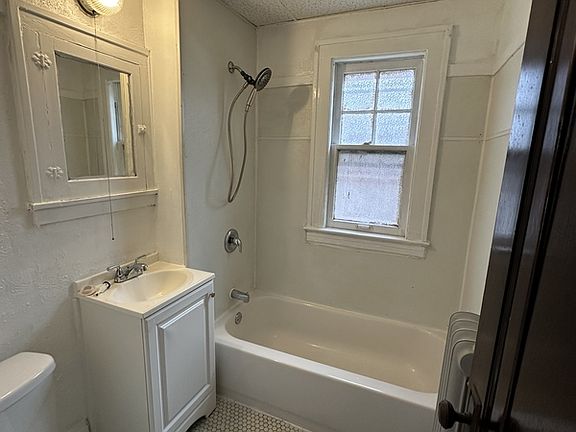 4th image of 1442 W 101st St #7