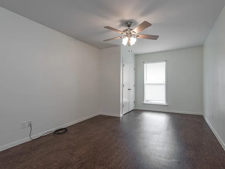708 Broadmoor Dr — Photo 10