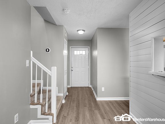 4th image of 688 Aylesbury Dr