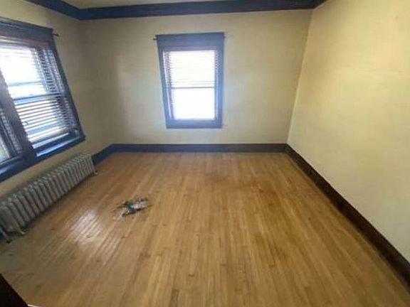 5th image of 301 S Warren St