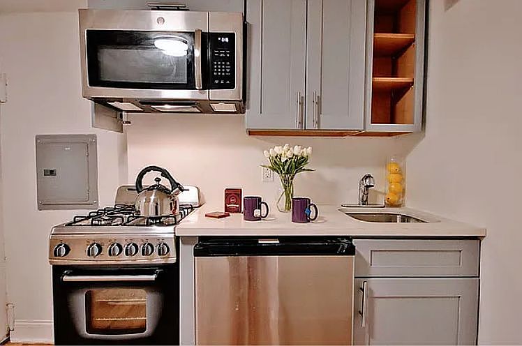 1st image of 102 Saint Marks Pl APT 9
