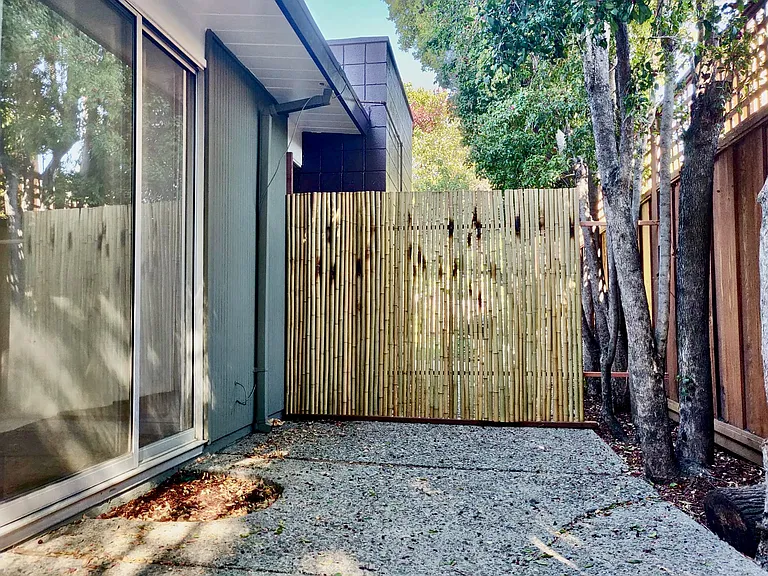 730 Ames Ave — Photo 2