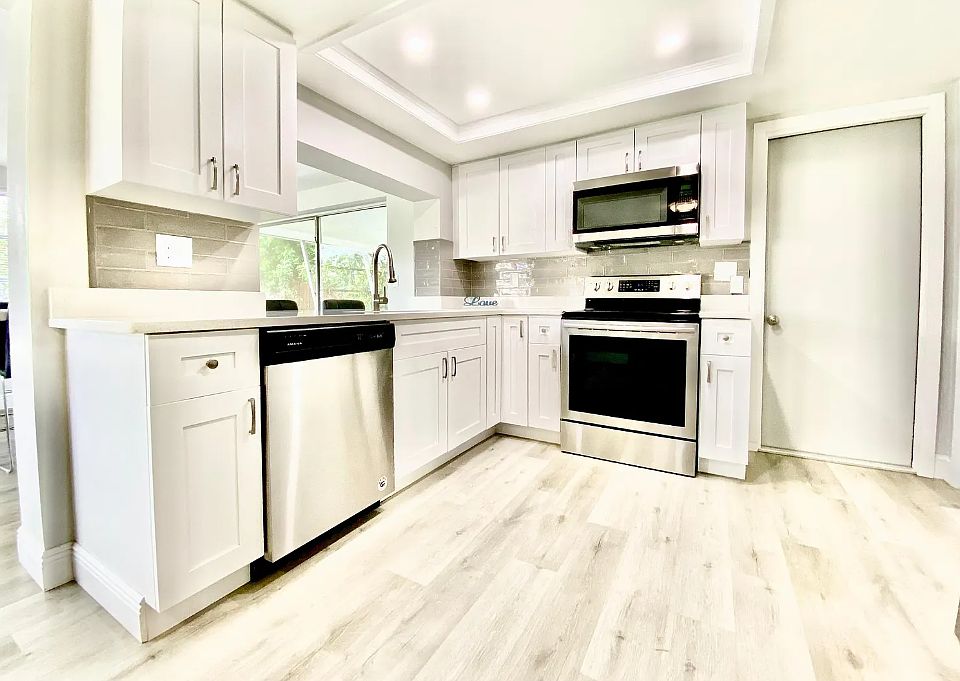 1st image of 4144 Stratfield Dr