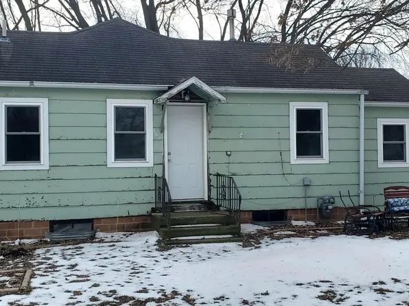 102 E Patterson St, Graettinger, IA 51342