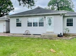 616 12th St, Wood River, IL 62095