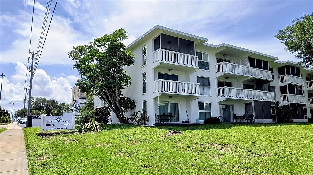 1 bed, 1.0 bath, 690 sqft, $1,800 — Photo 2