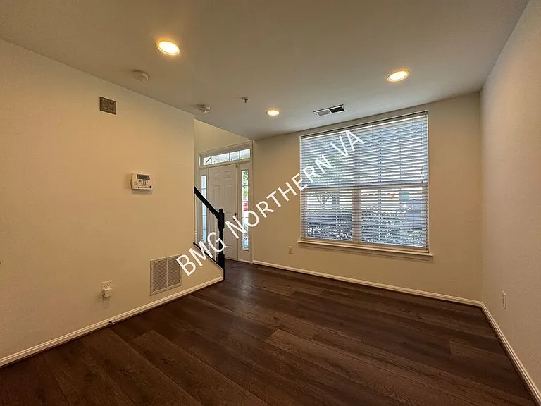 3850 Dominion Mill Dr — Photo 2