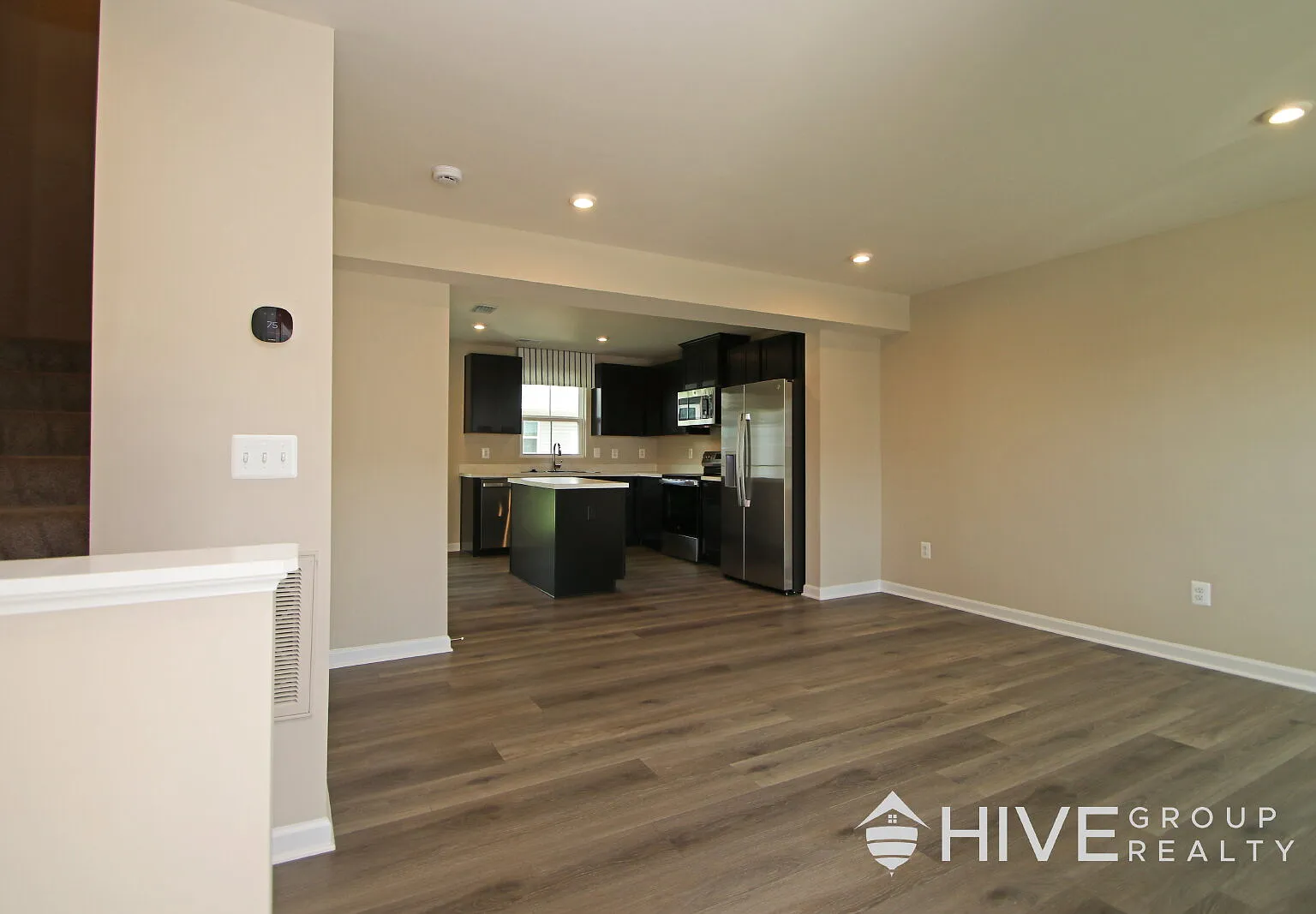 3 bed, 2.5 bath, 1220 sqft, $2,000 — Photo 2