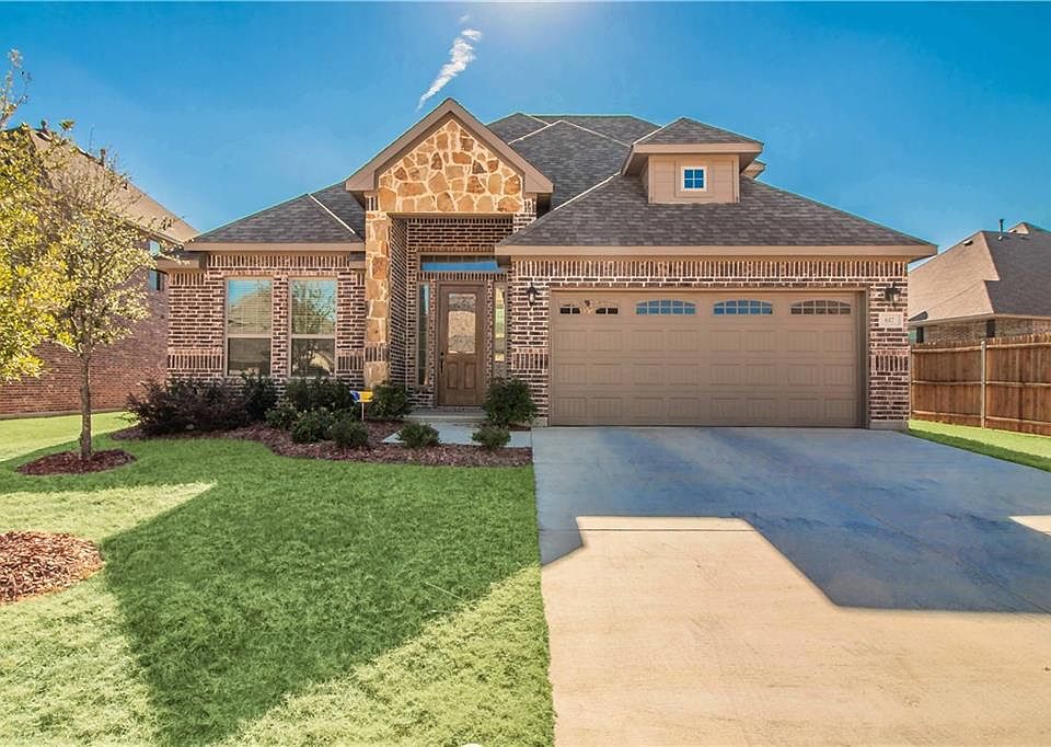1st image of 617 Ravenwood Dr