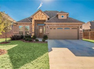 617 Ravenwood Dr, Saginaw, TX 76179