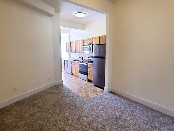 3rd image of 936 Hickman Rd APT 3