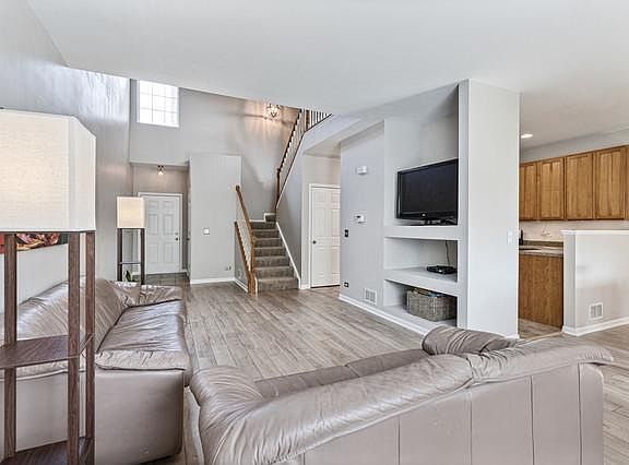 5th image of 102 Southwicke Dr