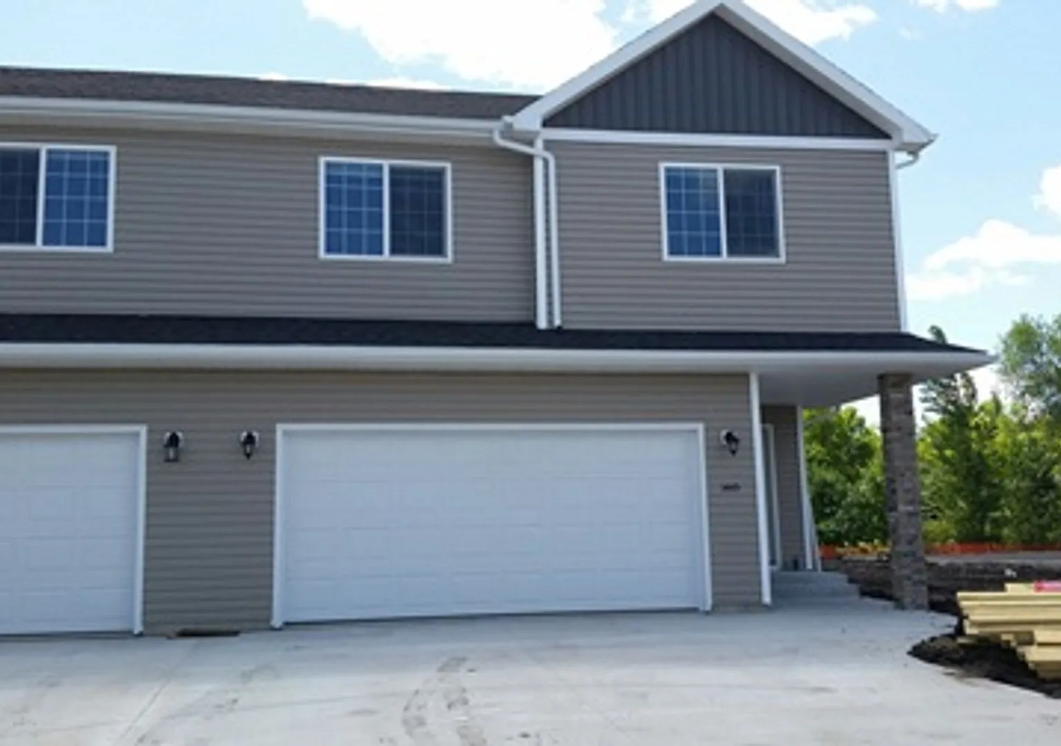 3 Bed 3 Bath Twin Home — Photo 1