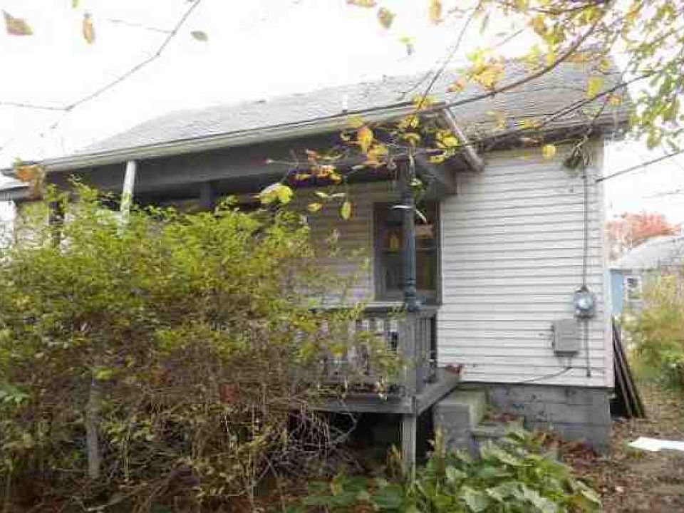 2nd image of 3824 Trumbull St