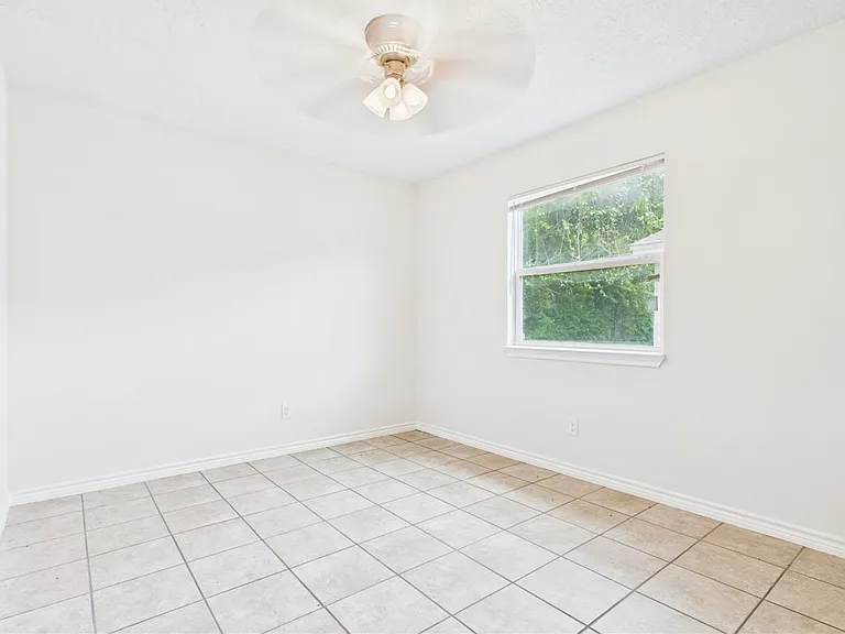 1900 Finfeather Rd #C — Photo 13