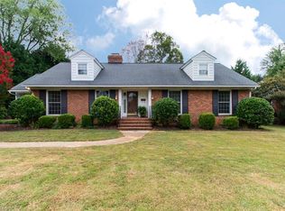 2805 New Hanover Dr, Greensboro, NC 27408