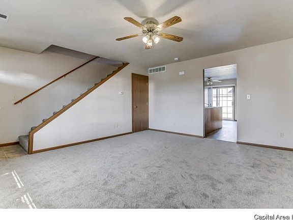 3rd image of 6A Dawson Cir
