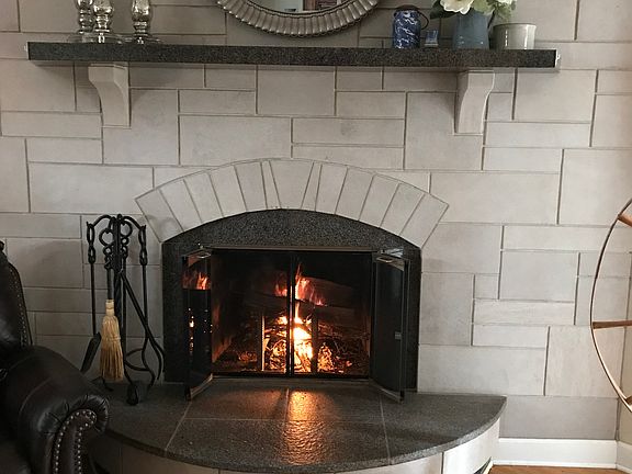 Main floor , fireplace 