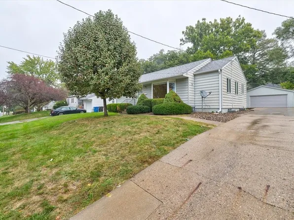 1505 Merle Hay Rd, Des Moines, IA 50311
