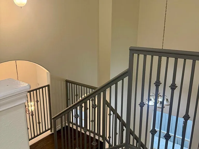411 Shiloh Dr — Photo 3