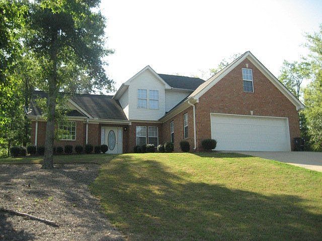 2nd image of 386 Nassau Ln