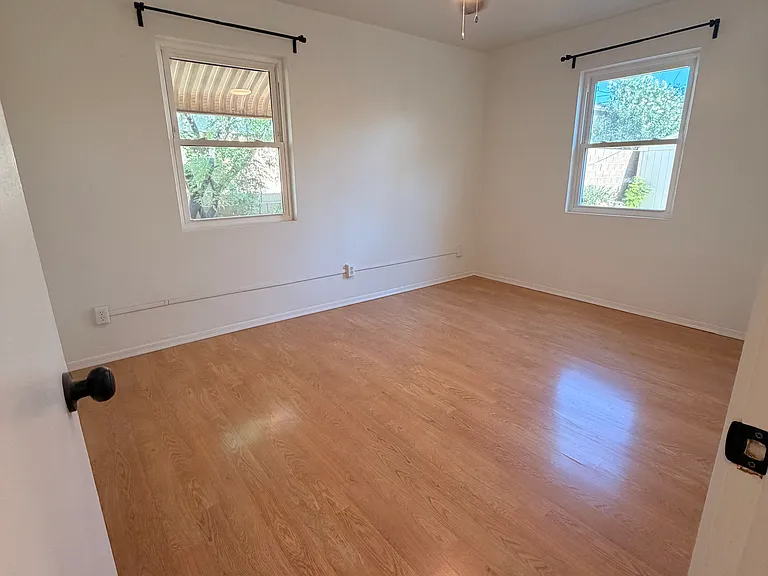 1208 E Colter St — Photo 5