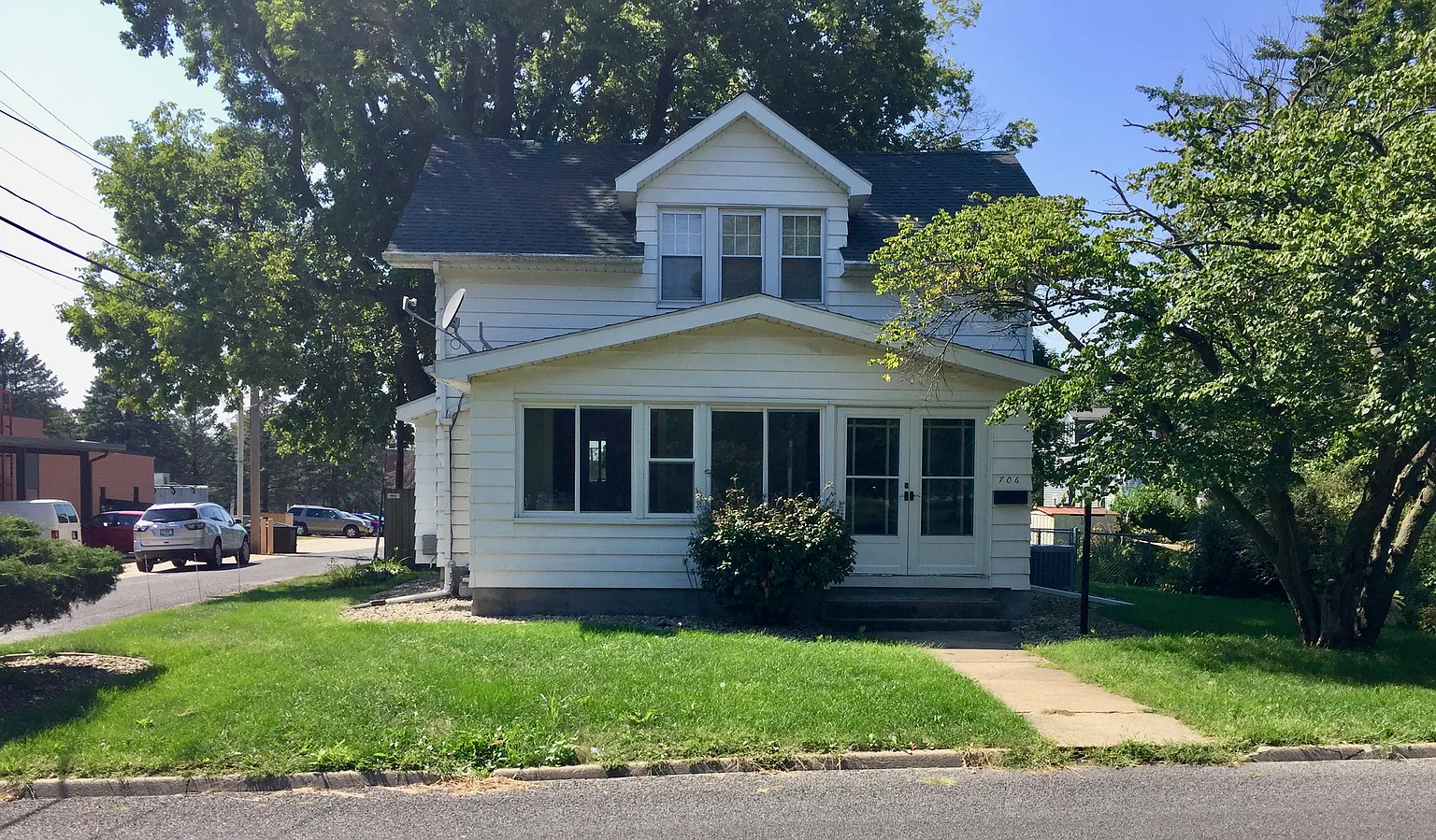 706 S Burgess St photo 1