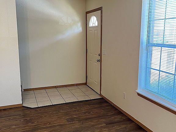 3rd image of 1861 W Pleasant Woods Dr