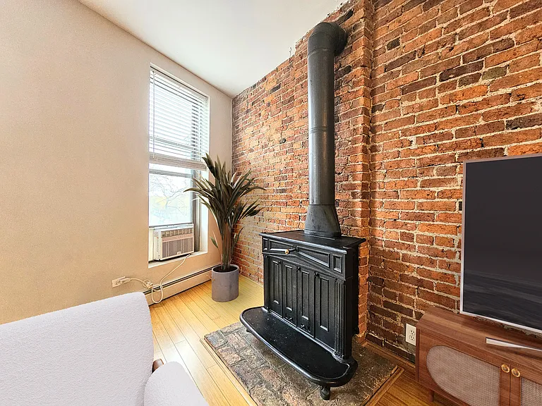 2200 N Clark St — Photo 12