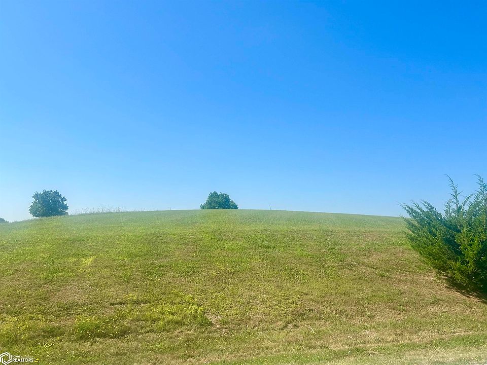 2nd image of 2056 Lake Cir