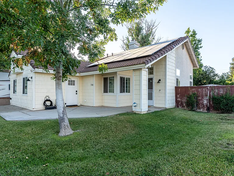 706 Emily Ln — Photo 18